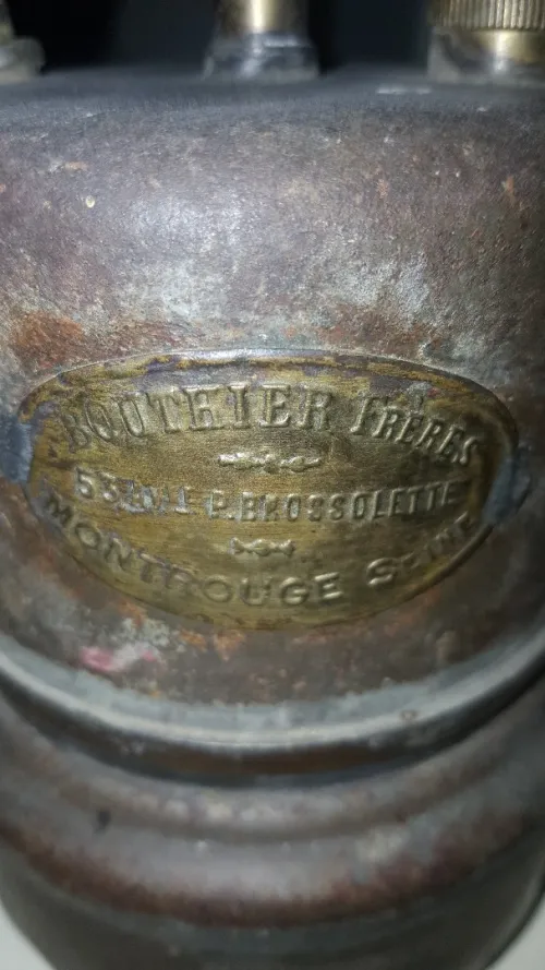 Vintage lampe à carbure de champignonniste BOUTHIER en cuivre à manche bois, objet de curiosité. 