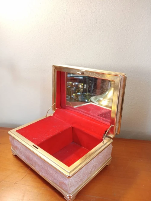 Vintage boite à bijoux musical en soie, made in Japan