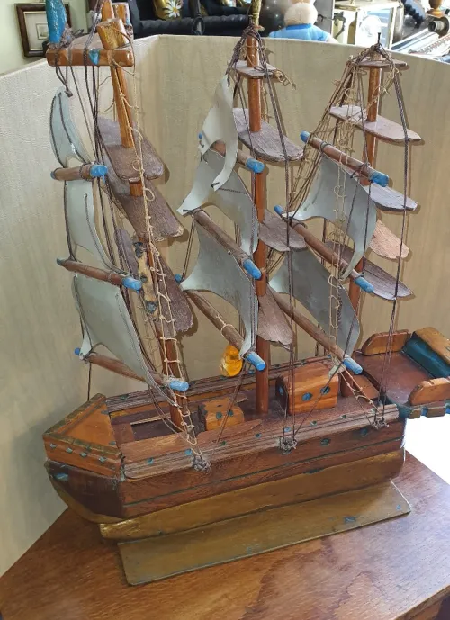 Maquette de bateau, voilier artisanal en bois, décor marin LIQUIDATION