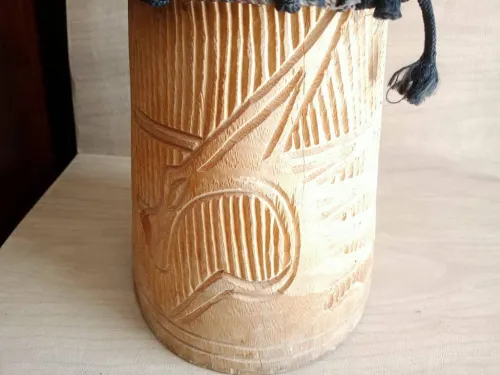 Vintage Fût de djembé, taillé et sculpté à la main , tambour, tamtam, percussion, art africain