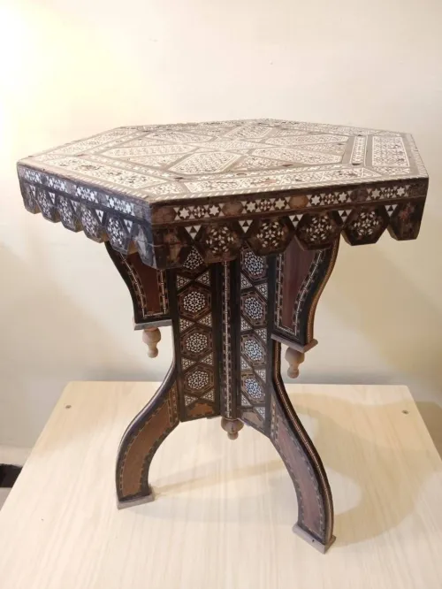 Ancien guéridon octogonal en marqueterie de nacre et d'os