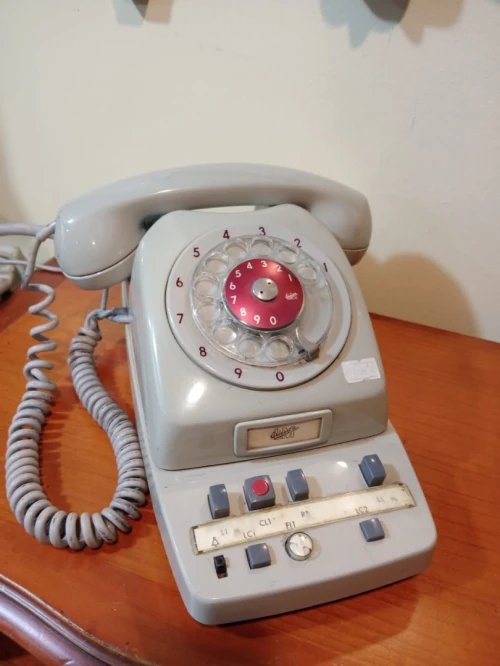 Ancien standard téléphonique à cadran, les années 60's, marque ERICSSON