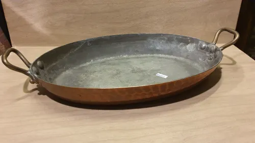 Plat à gratin ovale en cuivre martelé, étamé à la main, anses en bronze, Made in France, 30x20 cm