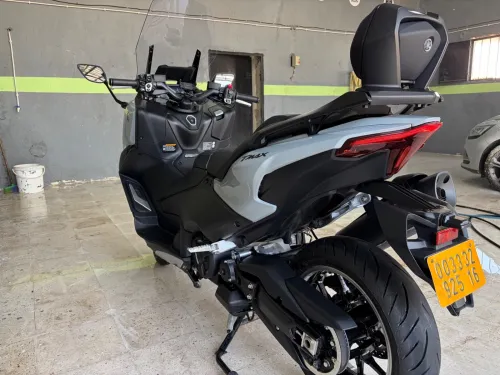 Yamaha Tmax 2025