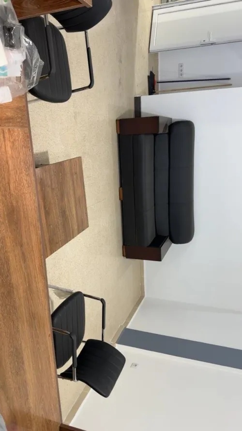 Vente bureau et 02 armoire et 03 chaises et tables et bureaux comptoir et fauteuil 03 place 
