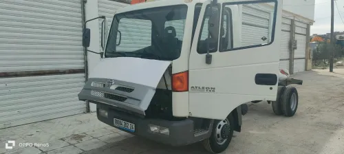 Nissan Atleon 2002
