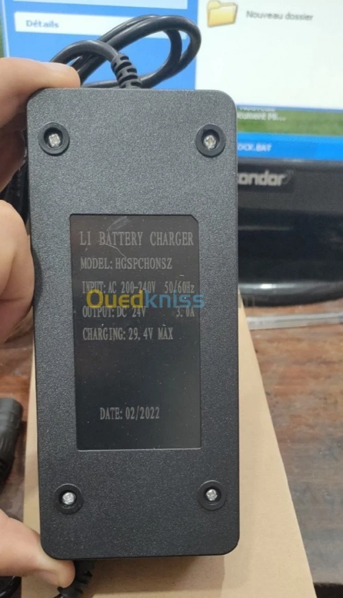 Chargeur vélo trottinette scooter électrique 