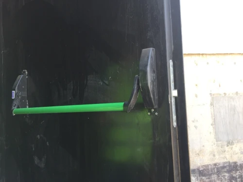 PORTE ISSUE DE SECOUR ANTI PANIQUE COUPE FEU