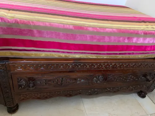 Salon 5 places + canapé bois rouge + matelas 