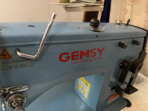 Machine à coudre industrielle GEMSY