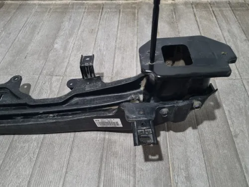 Traverse parchoc arrière kia stonic Kx1 