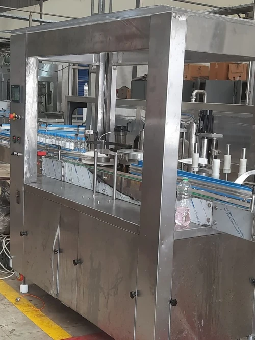 Machine d'étiquetage linéaire pour étiquette OPP