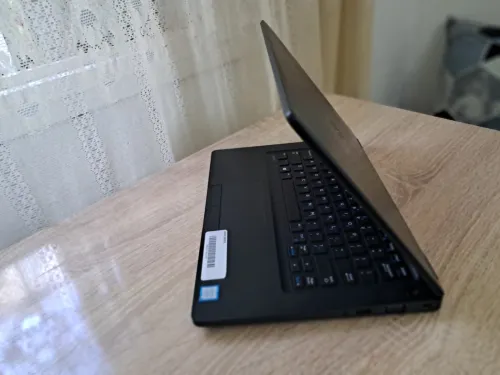 portable DELL Latitude Core i5 7Th GEN | Windows 11 Pro |14" Full HD | 08 Go RAM SSD M.2 256 Go