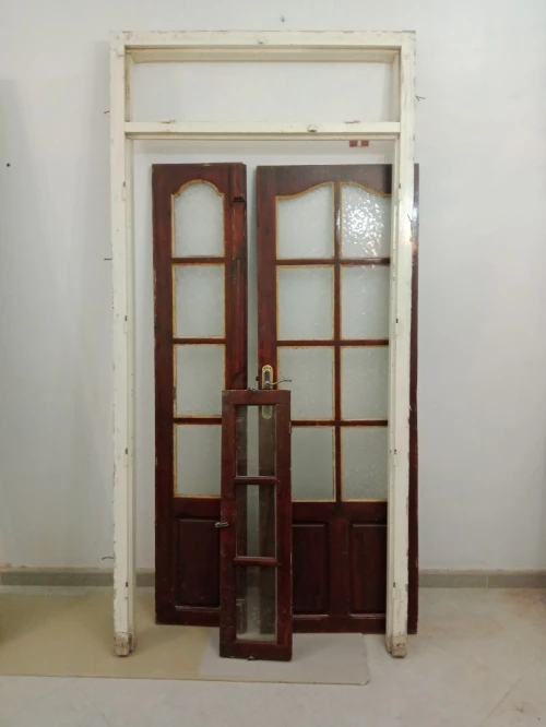 Porte et cadre en très bon état