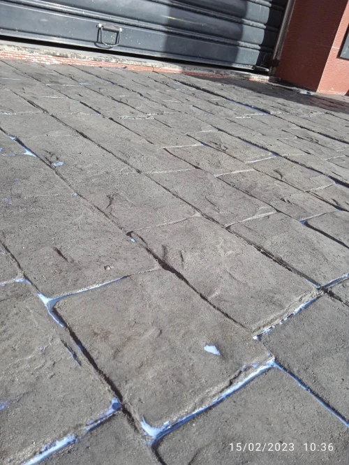 Béton Imprimé.  Sol extérieur décoratif résistant moderne