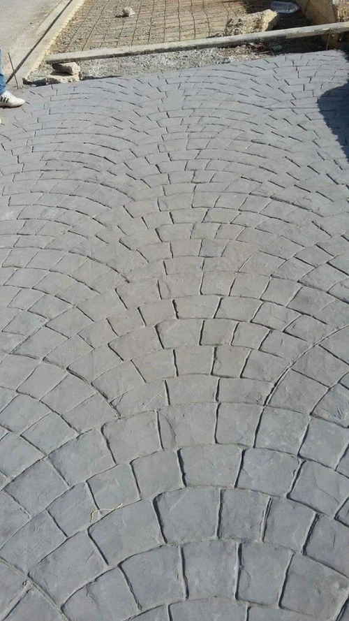 Béton Imprimé.  Sol extérieur décoratif résistant moderne