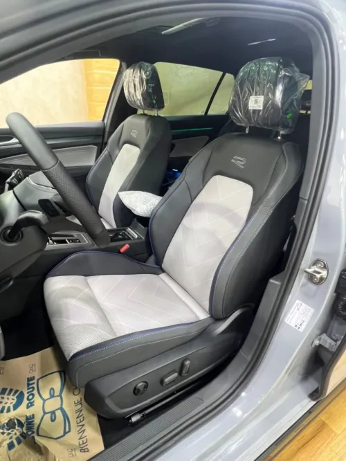 Volkswagen Golf 8 2025 R-Line