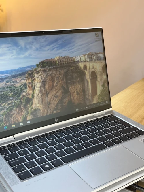 HP ELITEBOOK 1030 G7 16 GB 256 SSD ECRAN 13"FHD TACTILE 360 Disponible Pour les entreprises
