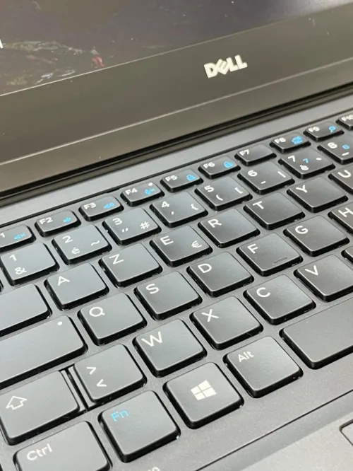 DELL LATITUDE E5270 i5-6300U 8GB 256 SSD ECRAN 12"FHD 