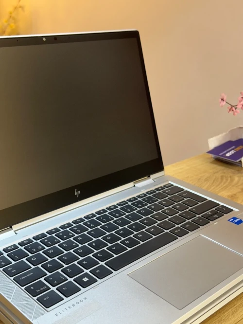 HP ELITEBOOK 830 G8 x360 i5-1145G7 16GB 256 SSD TACTILE 360 ECRAN 13"FHD DISPONIBLE POUR LES ENTREPRISES