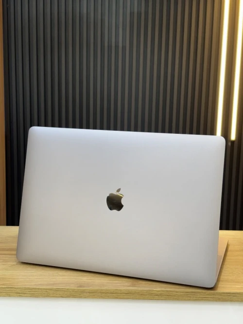 MACBOOK PRO 2019 i9 16GB  512 SSD ECRAN 15"2K GPU AMD RADEON PRO 560x