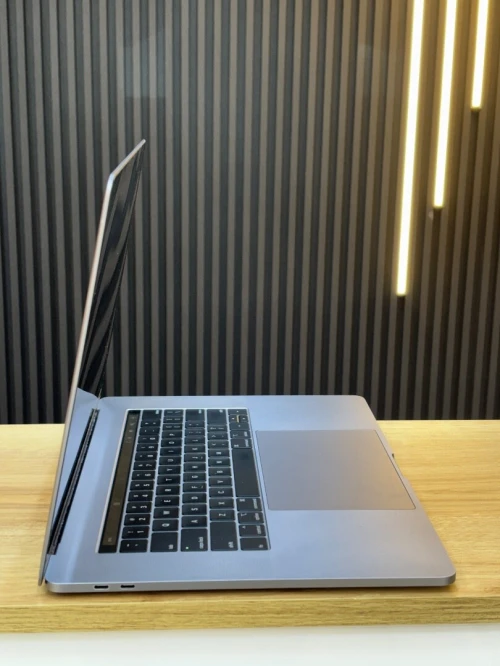MACBOOK PRO 2019 i9 16GB  512 SSD ECRAN 15"2K GPU AMD RADEON PRO 560x