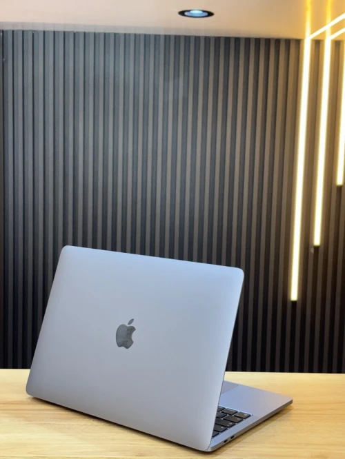 MACBOOK PRO 2022 M2 8GB 256 SSD ECRAN 13"2K ECRAN 13"2K CYCLE 27