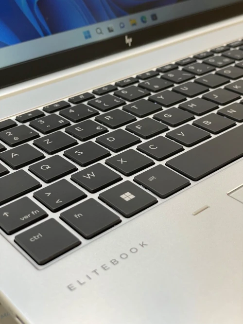 HP ELITEBOOK 860 G9 i5-1245U 16GB 512 SSD ECRAN 16"FHD TACTILE 