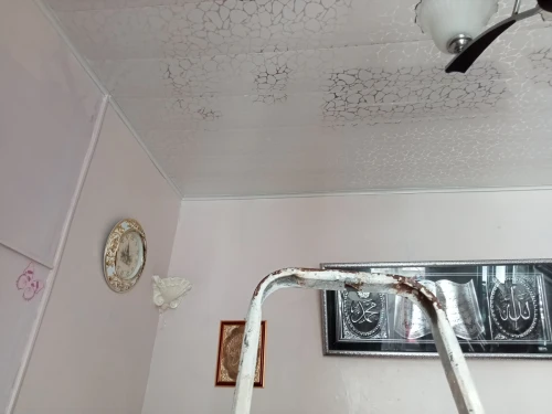 Installation plafond et revêtement en pvc