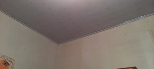 Installation plafond et revêtement en pvc
