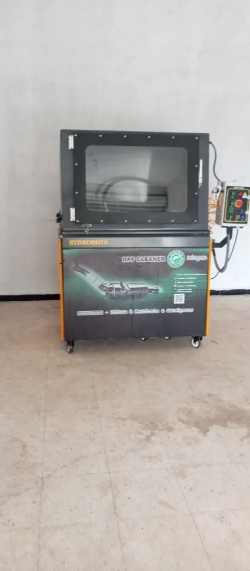 Machine de nettoyage catalyseur est filtre a particule