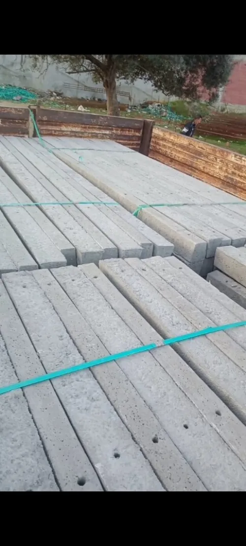 poteau clôture en béton أعمدة خرسانية للتسييج