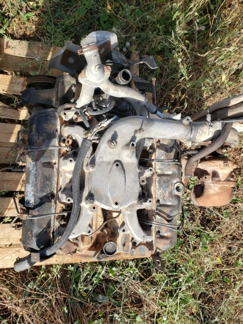 Moteur V8 . 6.5L turbo diesel . 