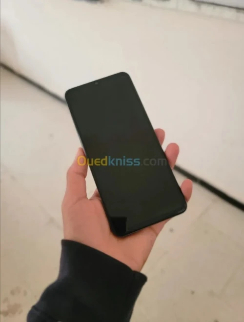 Realmi C61