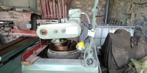 Affuteuse des outils HMT
