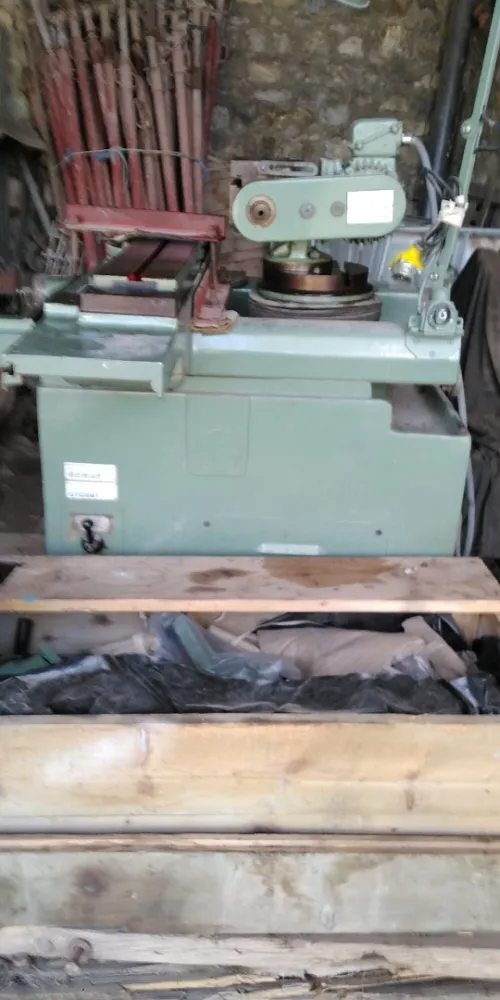 Affuteuse des outils HMT