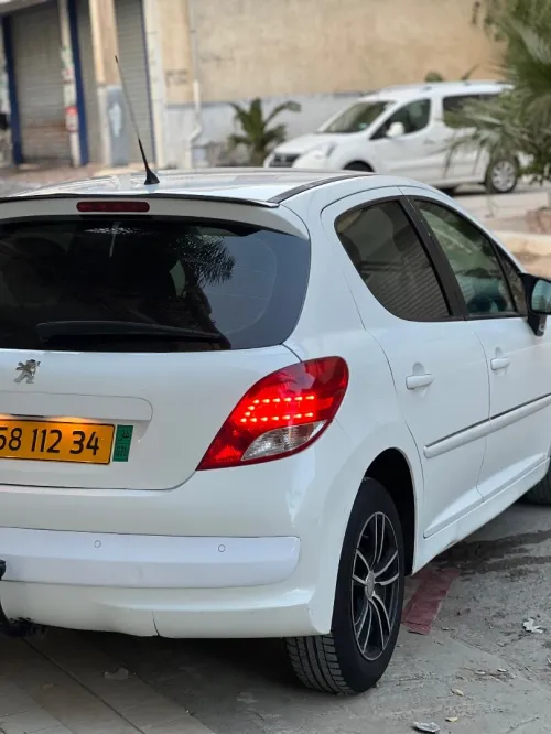 Peugeot 207 2012 Fennec
