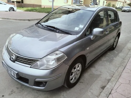 Nissan Tiida 5 portes 2011 Tiida 5 portes