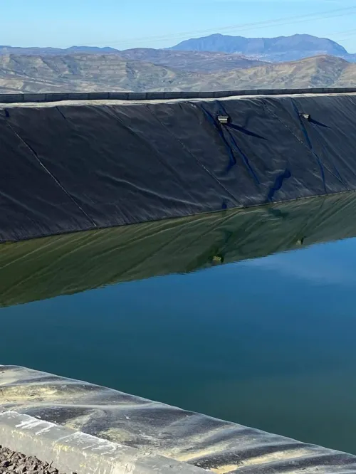 Geomembrane geocomposites, géotextiles