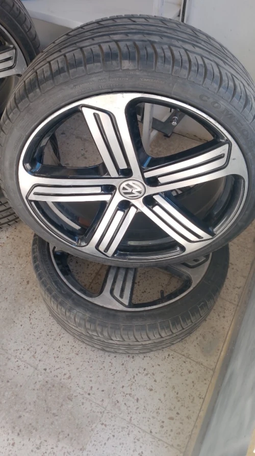 4 jantes plus 4 pneus neufs par 19