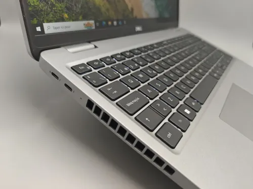 Dell Latitude 5540 i7 13eme 1355U 13eme 16GB 512GB SSD 15.6" FULL HD IPS