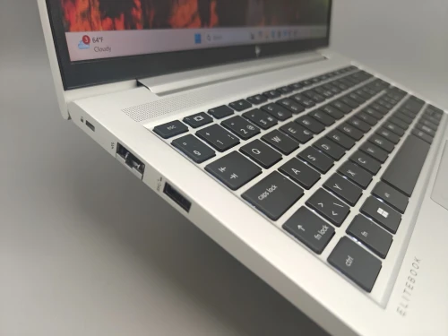 Hp Elitebook 640 G10 i5 1345u 13eme vPro 16GB 512GB SSD NVMe 14" FHD IPS *AFFAIRE*