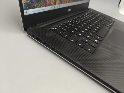 Dell XPS 15 9550 i7 6700HQ NVIDIA GTX 960M 16GB 512GB SSD 15.6" FHD IPS