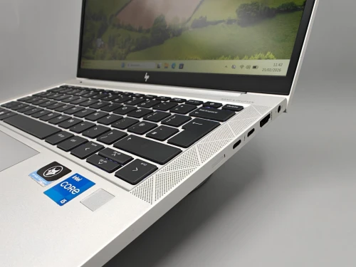 HP EliteBook 830 G8 i5 1135G7 11eme 16GB 256GB SSD NVMe 13.3" FULL HD IPS
