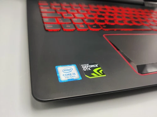 VENDU Lenovo Legion Y520 NVIDIA GTX 1050 i5 7300HQ 8GB 128GB SSD + 1TB 15.6" FULL HD IPS