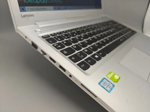 Lenovo IdeaPad 510 i5 6200U 6eme NVIDIA GeForce 940MX 8GB 256GB SSD 15.6" Pouces