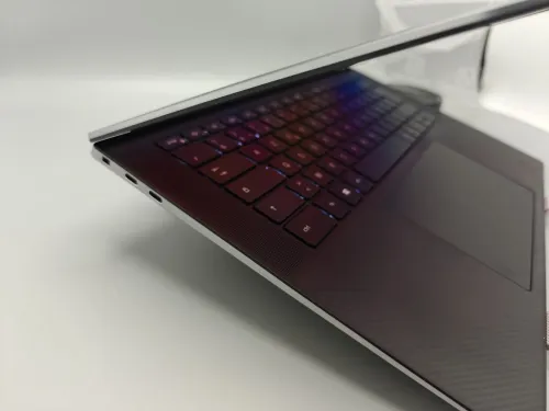 [VENDU] Dell Precision 5560 i7 11800H 11eme 32GB 1TB SSD NVIDIA T1200 15.6" FULL HD IPS