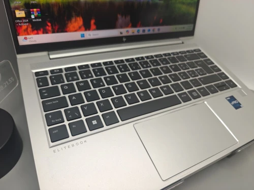 Hp Elitebook 640 G10 i5 1345u 13eme vPro 16GB 512GB SSD NVMe 14" FHD IPS *AFFAIRE*