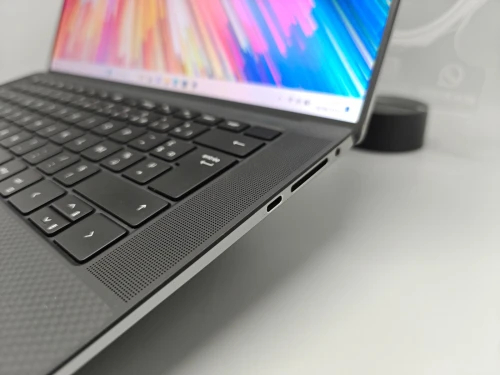 [VENDU] Dell Precision 5560 i7 11800H 11eme 32GB 1TB SSD NVIDIA T1200 15.6" FULL HD IPS