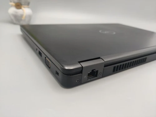 Dell Latitude 5490 i5-8250u 8eme 8GB DDR4 256GB SSD NVMe Ecran 14" FULL HD  